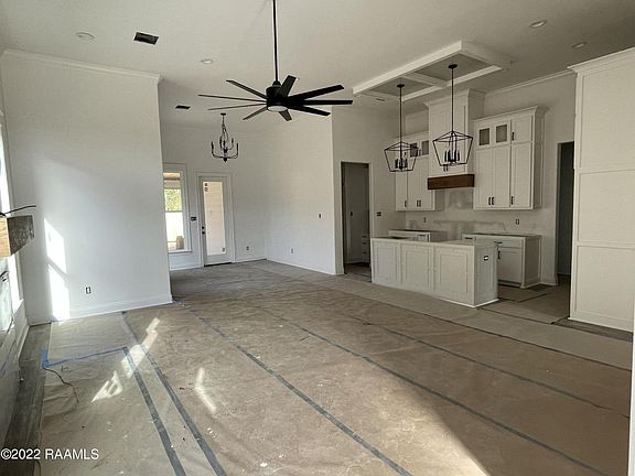 4th image of 105 Lakes Edge Dr