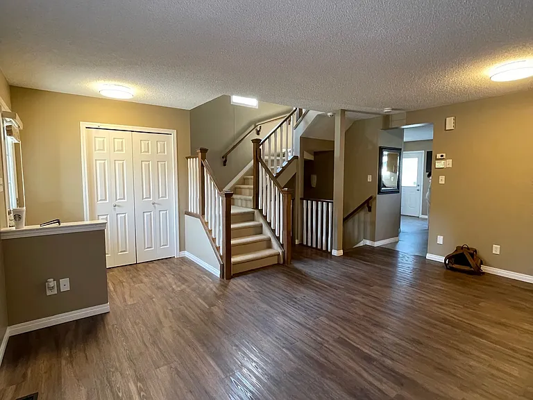 7685 Schmid Cres NW — Photo 15