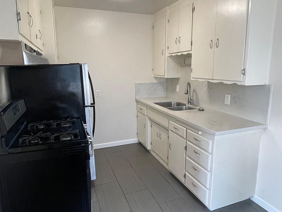 Kitchen view, sideways