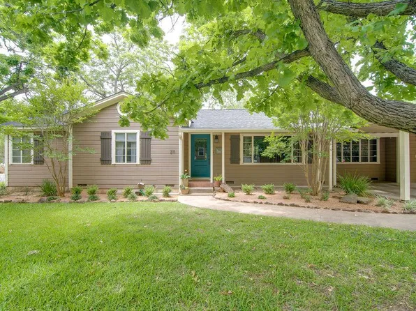 211 E Morse St, Fredericksburg, TX 78624