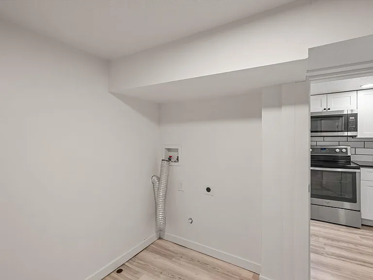 604 E 3rd Ave — Photo 15
