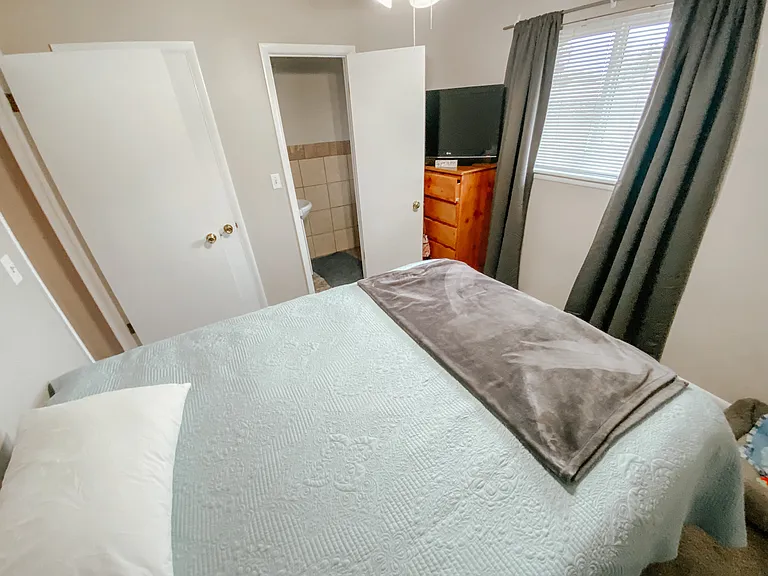 208 Thompson Dr — Photo 10