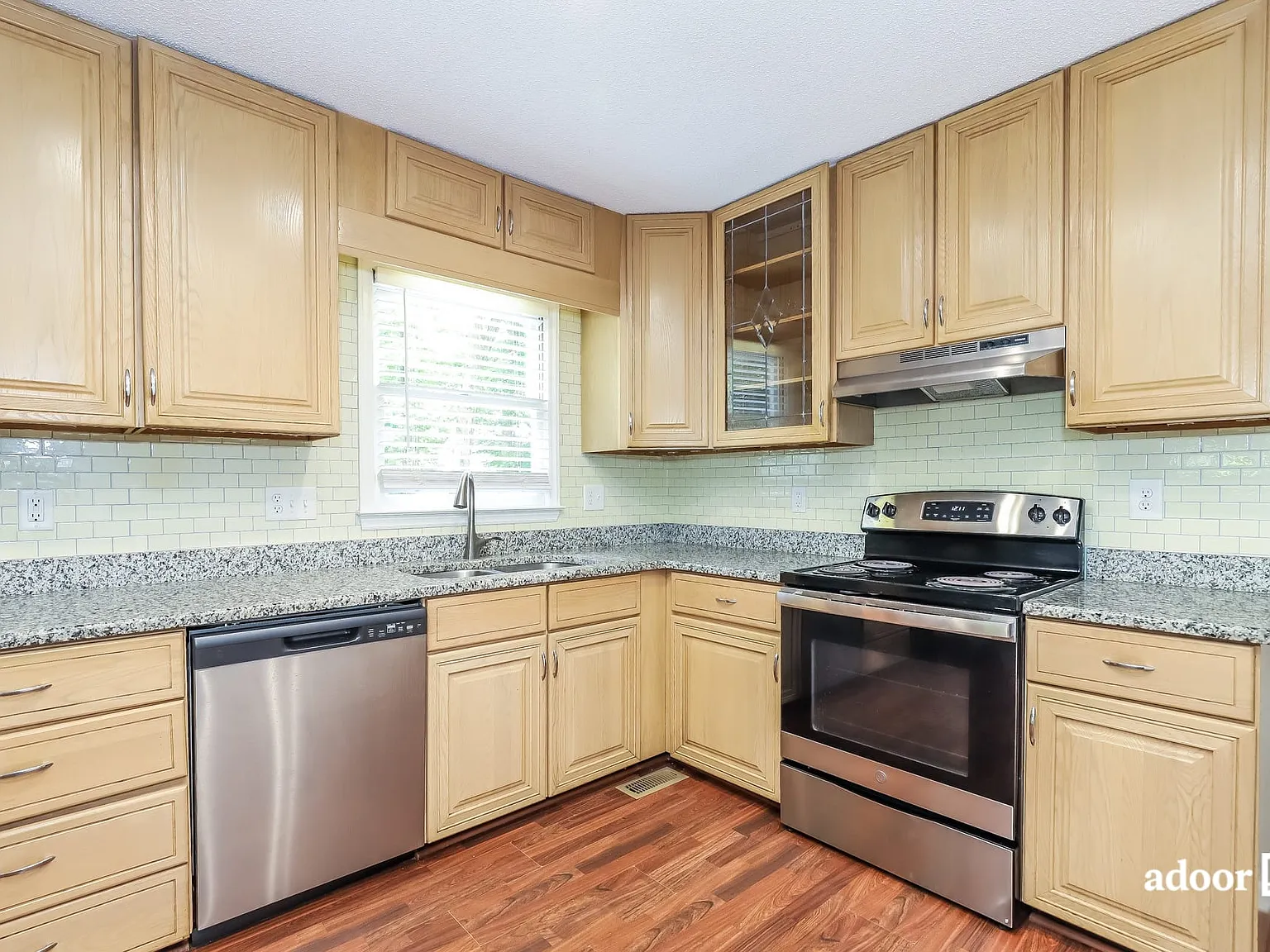 3 bed, 2.5 bath, 1419 sqft, $1,945 — Photo 3