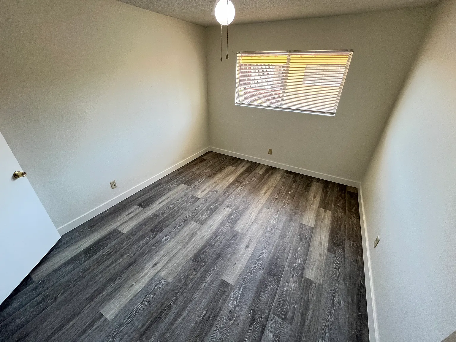 3 bed, 768 sqft, $2,000 — Photo 2