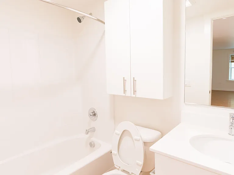 Louisa Hotel Apartments — Photo 13