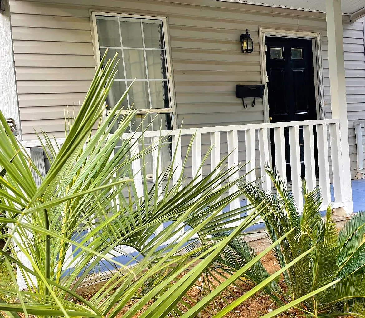 2327 Gardner St — Photo 1