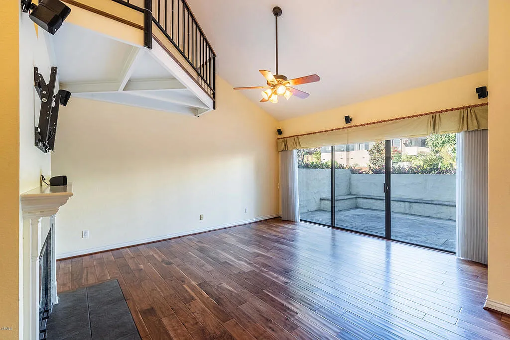 3 bed, 3.0 bath, 1774 sqft, $5,400 — Photo 3