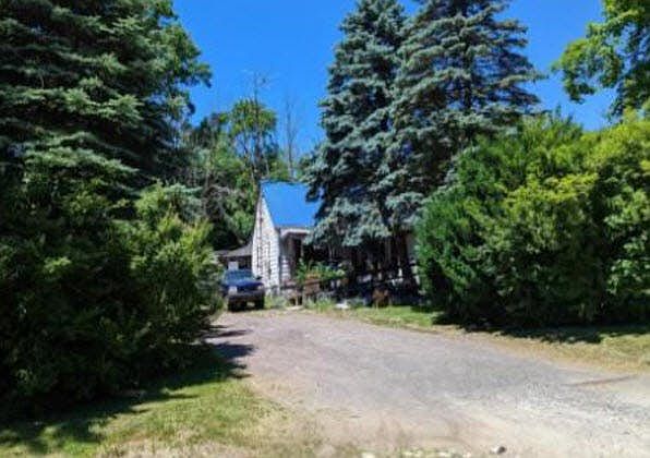 1st image of 1105 Benedict Ave