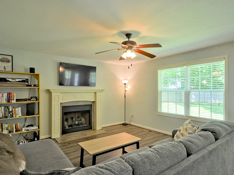 1212 Morstead Dr — Photo 7