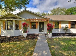 2215 Donna Dr, Taylor, TX 76574