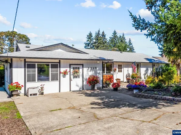 1319 Hemlock St NW, Salem, OR 97304