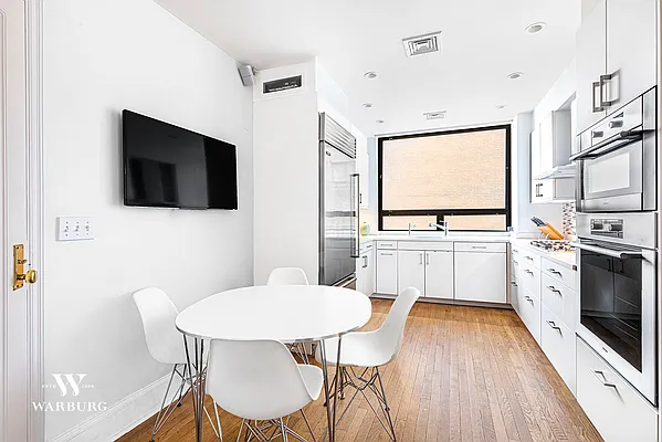 Sold by Warburg | media 4