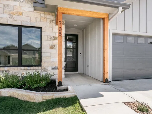 714 Wedgewood Ln, Fredericksburg, TX 78624