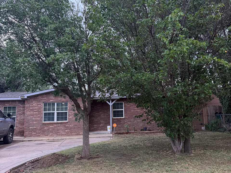 1023 Pryor St