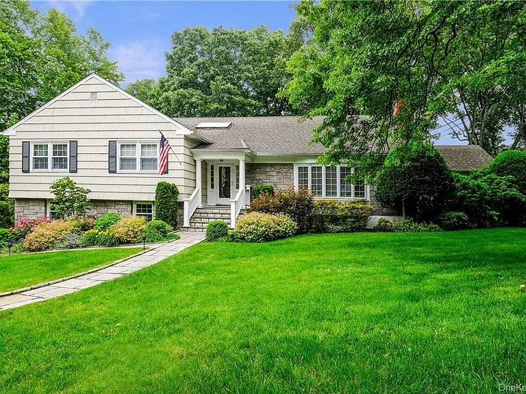4 Iroquois Trl — Photo 1