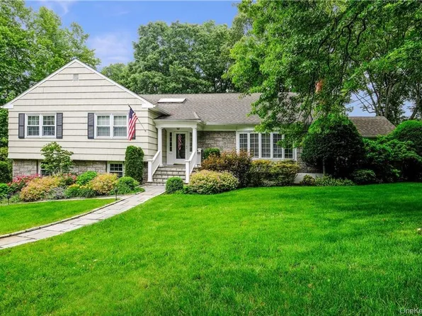 4 Iroquois Trl, Harrison, NY 10528
