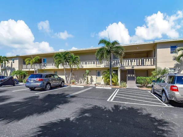 315 Circle Drive S #102, Boynton Beach, FL 33435