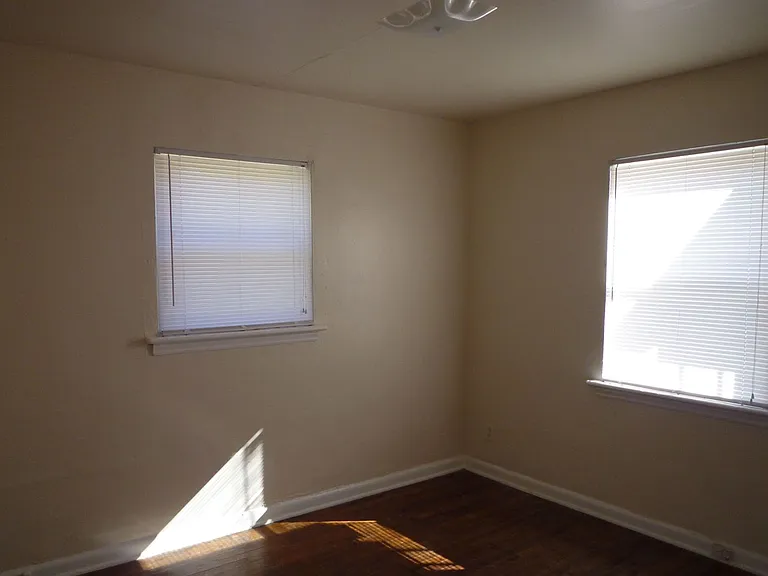 2414 Wilson Ave — Photo 4