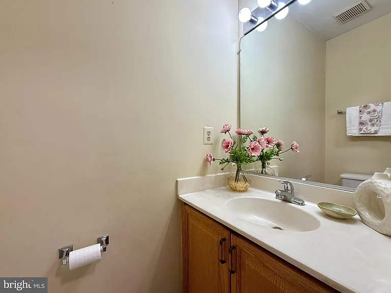 5304 Buxton Ct — Photo 4