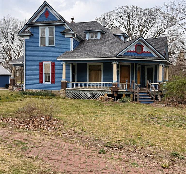 1st image of 300 W Magnolia St