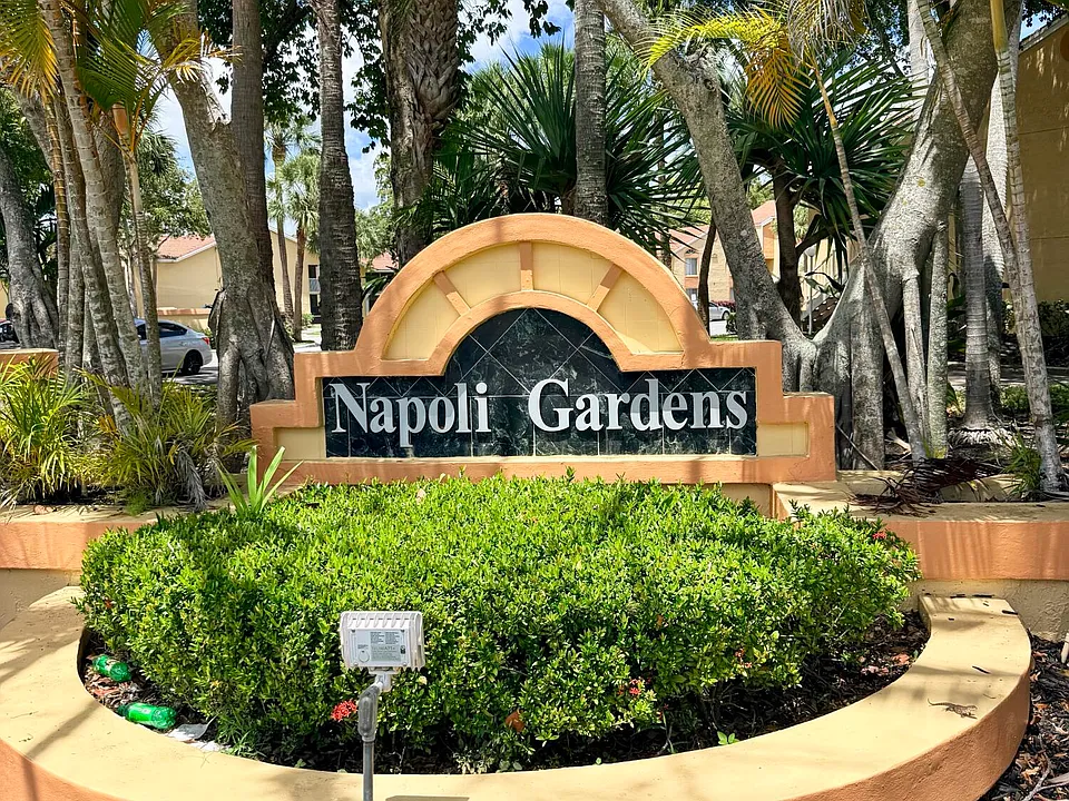 1142 Coral Club Dr #1142