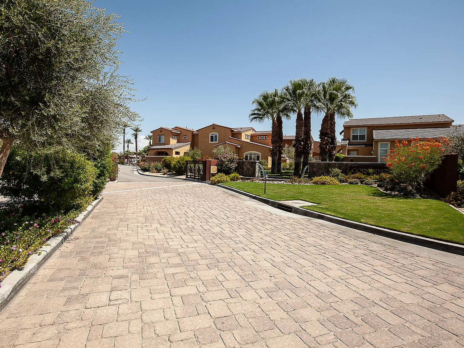 3 bed, 2.5 bath, 1665 sqft, $3,000 — Photo 2