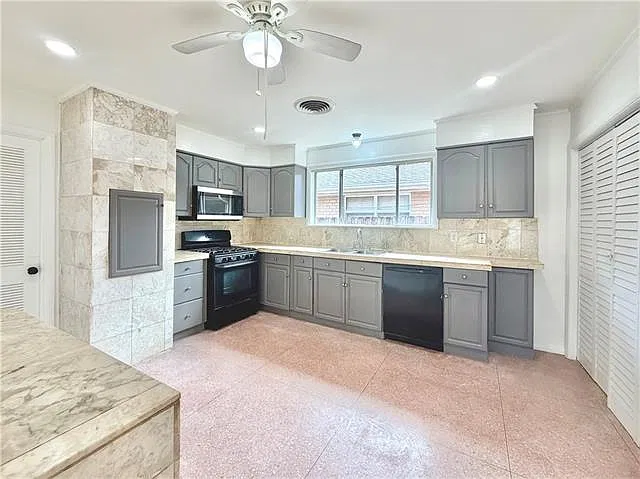 3 bed, 2.0 bath, 2461 sqft, $2,250 — Photo 4