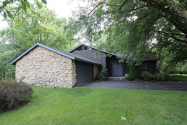 1st image of 22 Lynn Dr