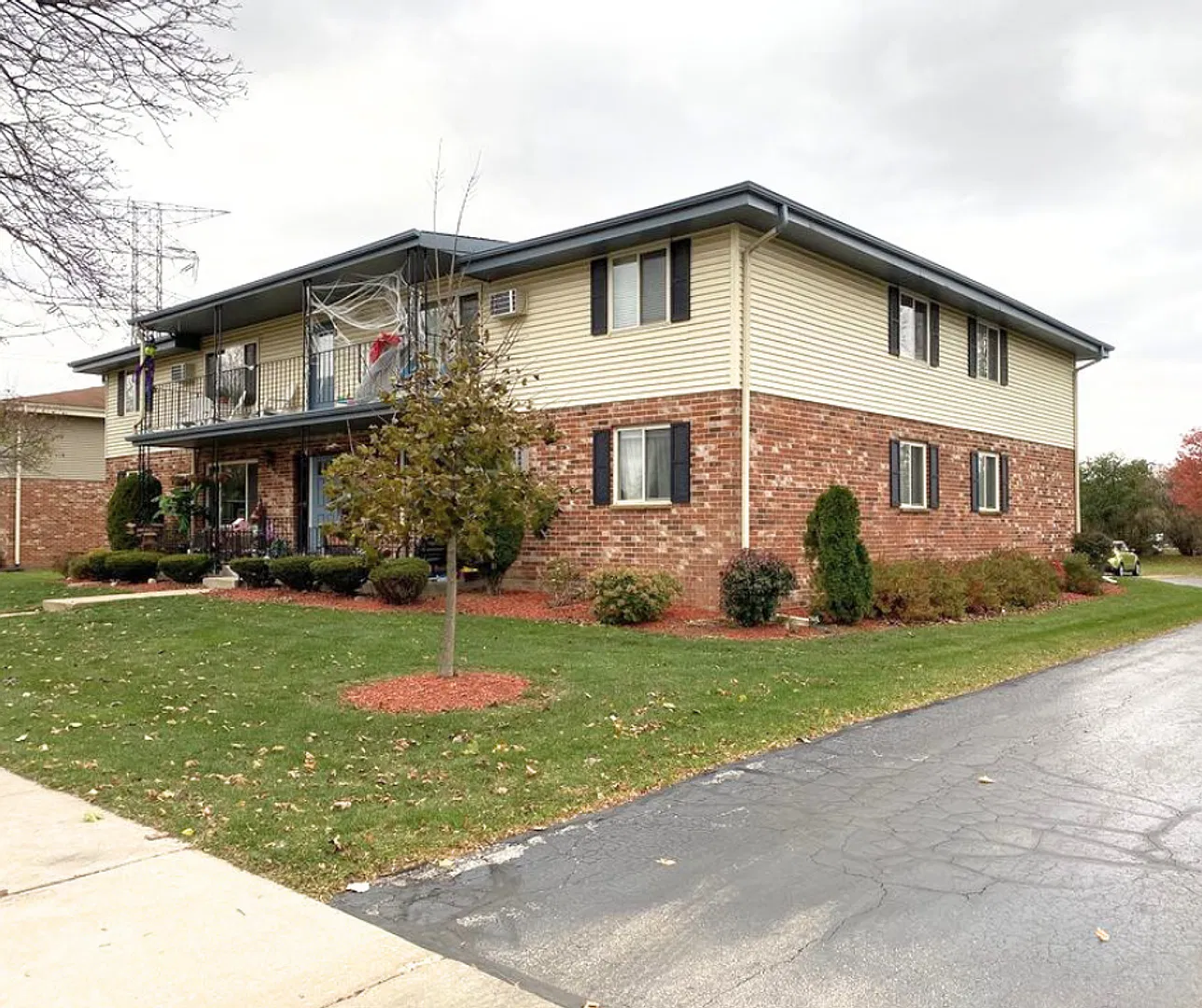 1118 Fleetfoot Dr — Photo 1