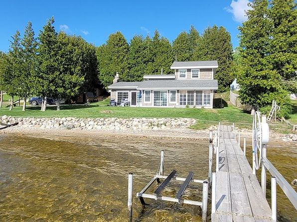 21261 Bluffs Hwy