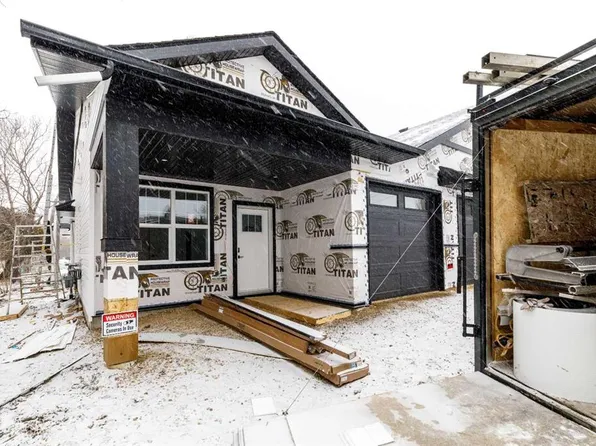 5463 S 55th Ave #8, Lacombe, AB T4L 1M1