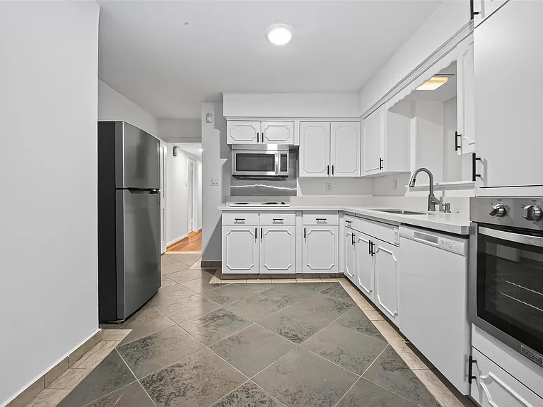 3731 Drake St — Photo 3