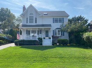 14 Rumson Rd, Massapequa, NY 11758