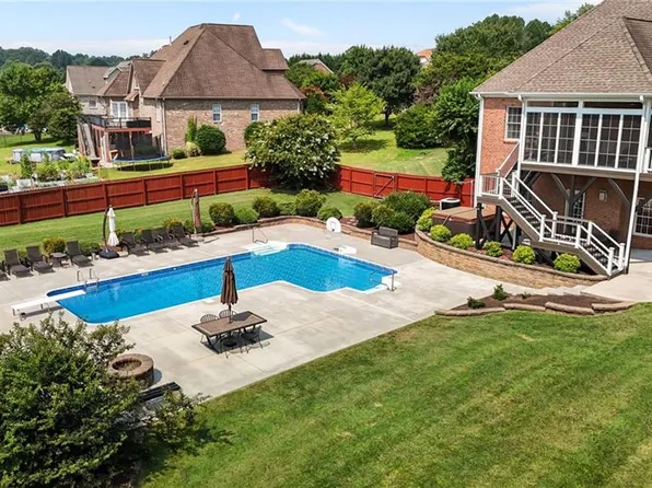 5822 Crutchfield Farm Rd, Oak Ridge, NC 27310