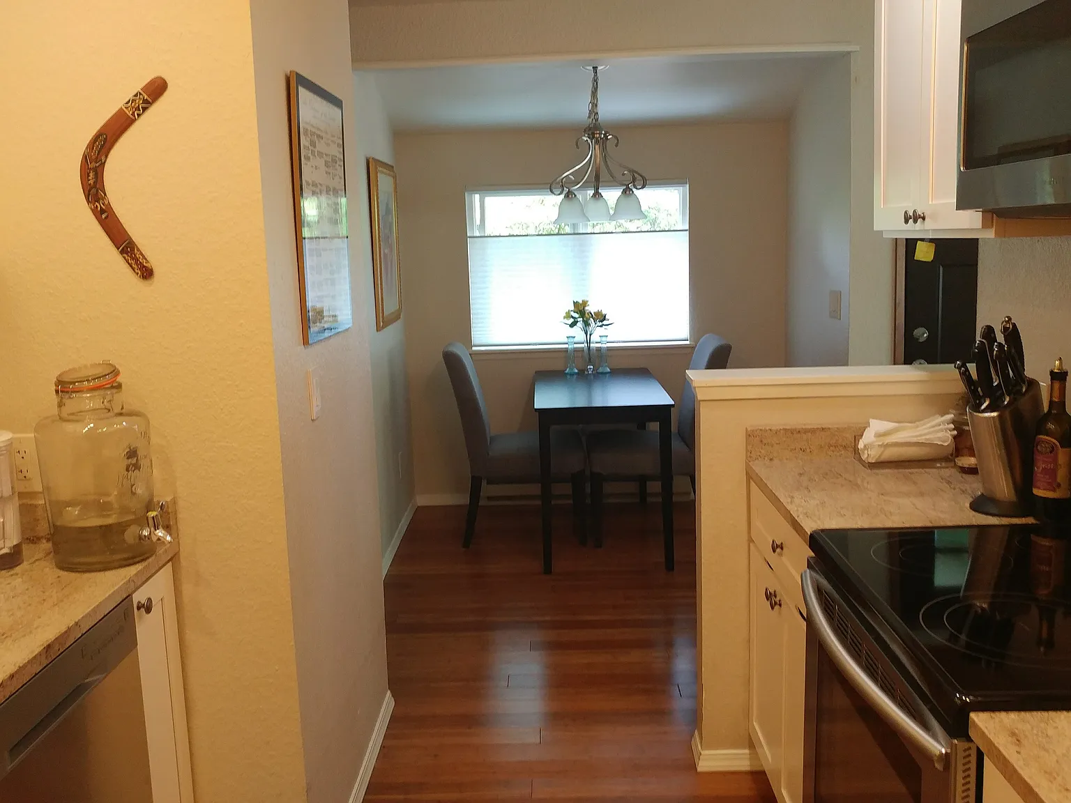 2 bed, 900 sqft, $2,300 — Photo 4