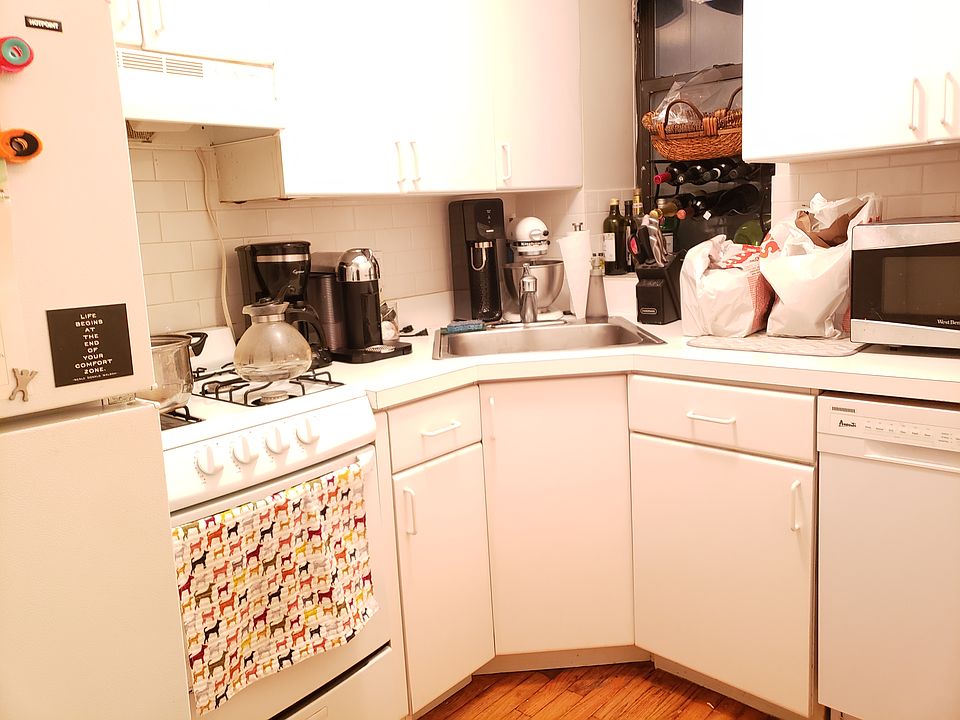 2nd image of 248 W 105th St APT 1B