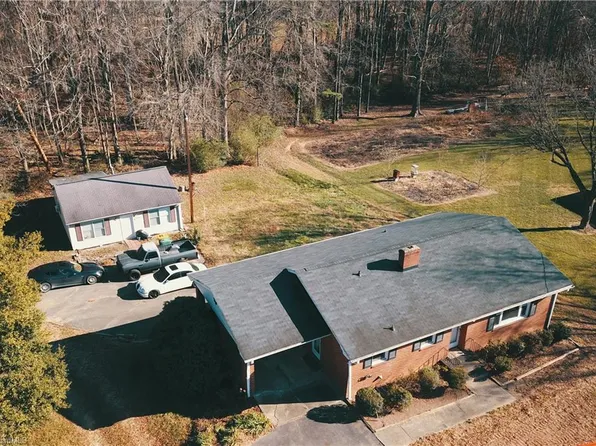 2475 Darrow Rd, Walkertown, NC 27051