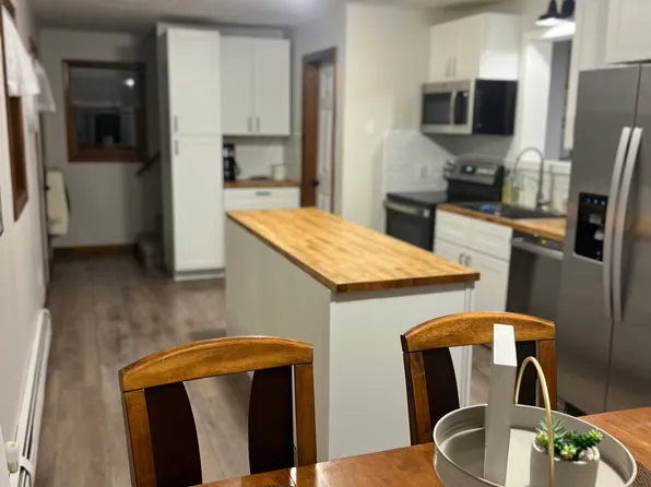 1193 Great Moose Dr, Hartland, ME 04943