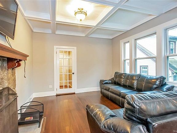 5th image of 31A Underhill St Floor 1