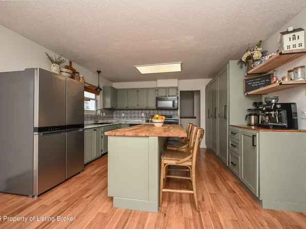 10 Dakota St, Killdeer, ND 58640