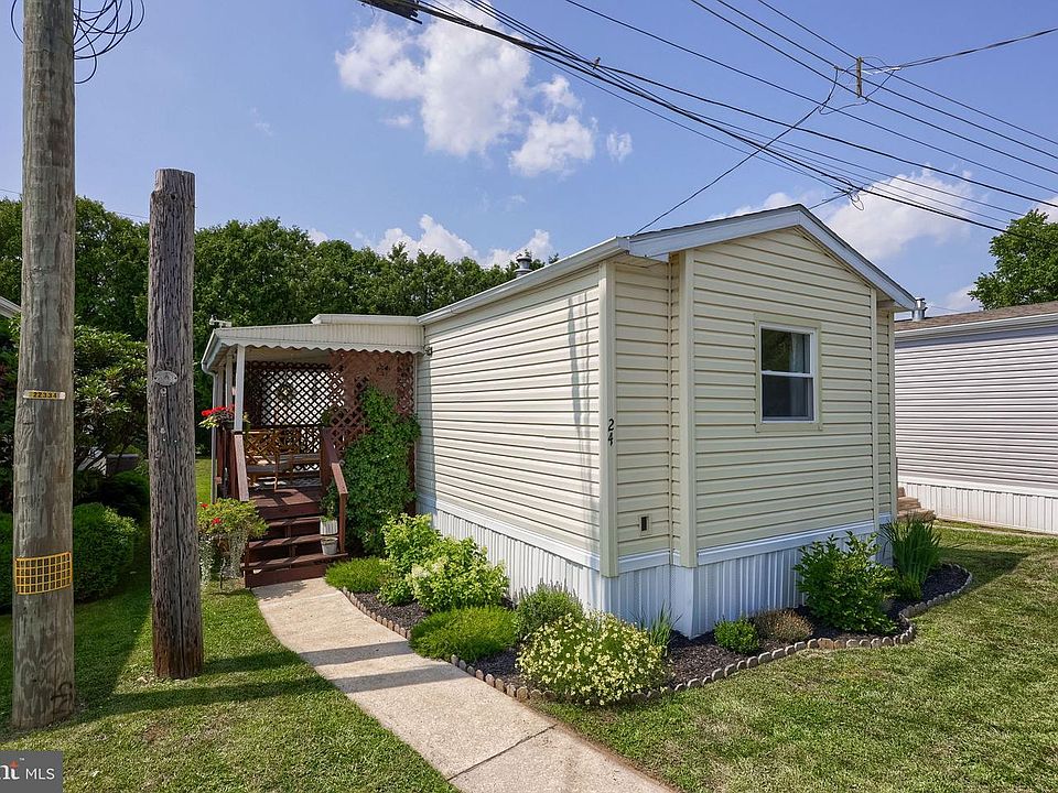 1st image of 24 Highland Ct