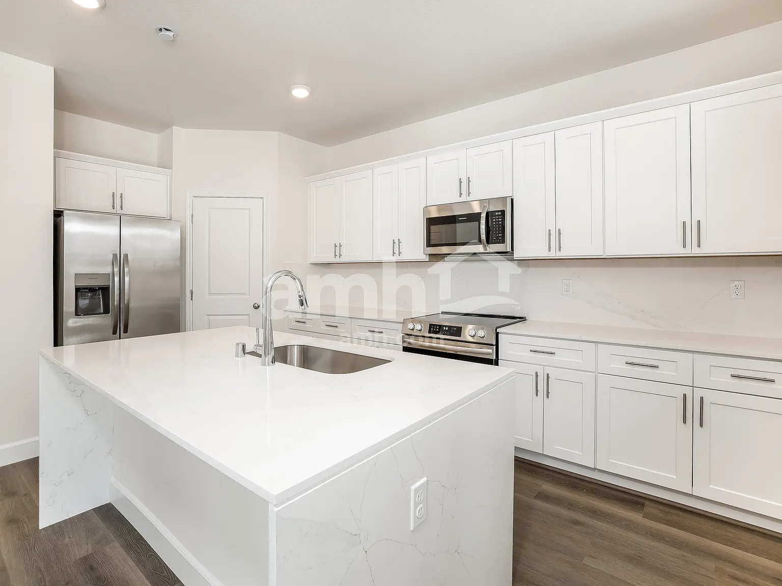 4 bed, 2.5 bath, 1837 sqft, $3,240 — Photo 4