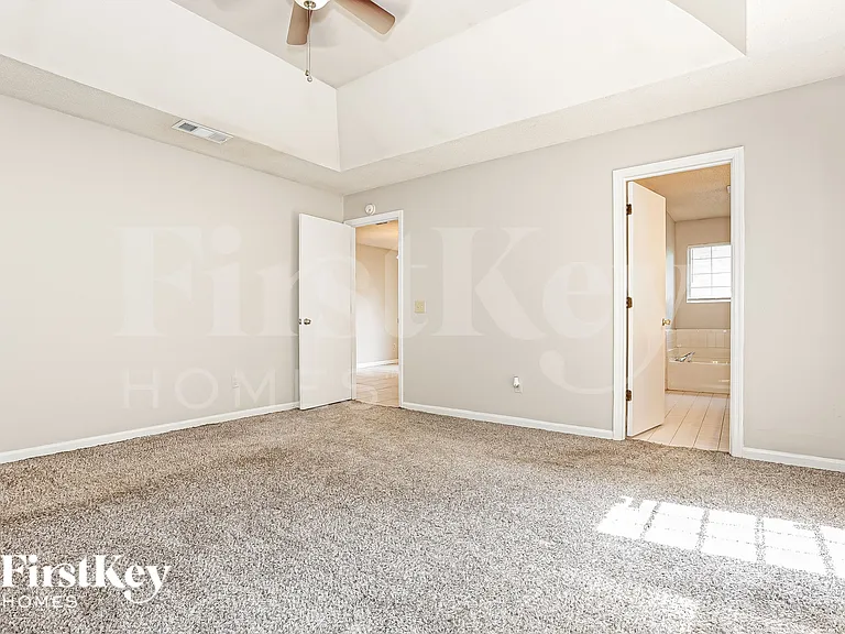 2347 Glencairn Ln SW — Photo 11