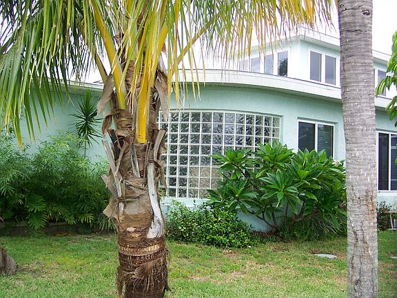 Rear of home with Deco glass