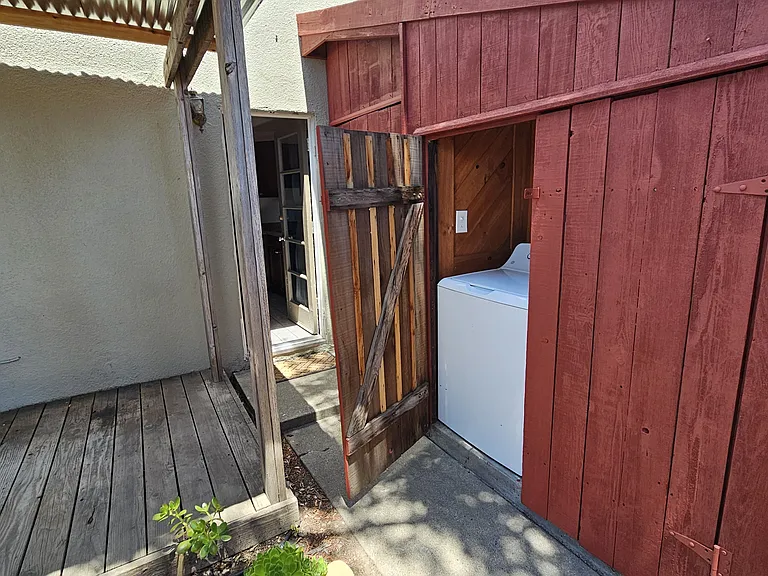 1239 Southwood Dr — Photo 15