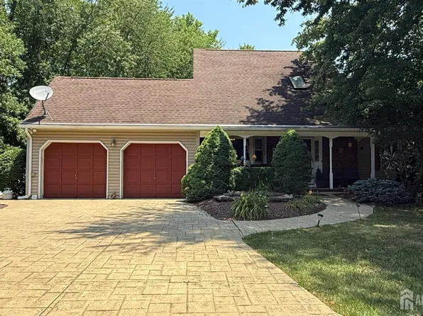 9 Benjamin Ct, Old Bridge, NJ 08857