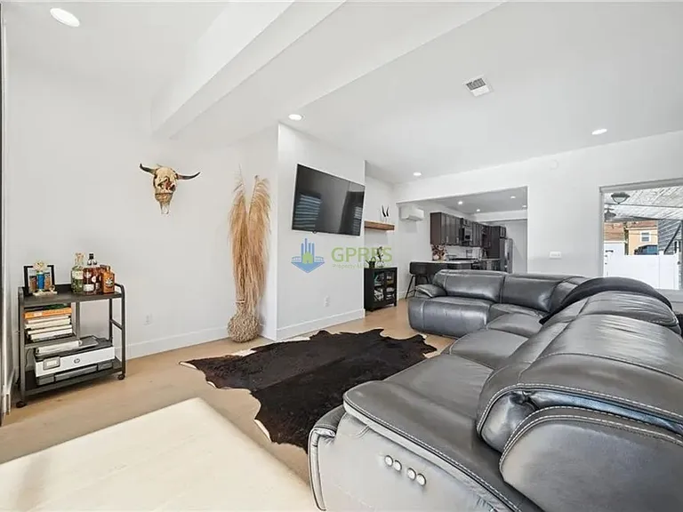 1308 Goettman St — Photo 3