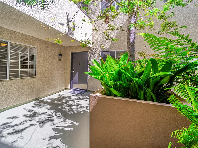 5520 Owensmouth Ave #108 — Photo 15