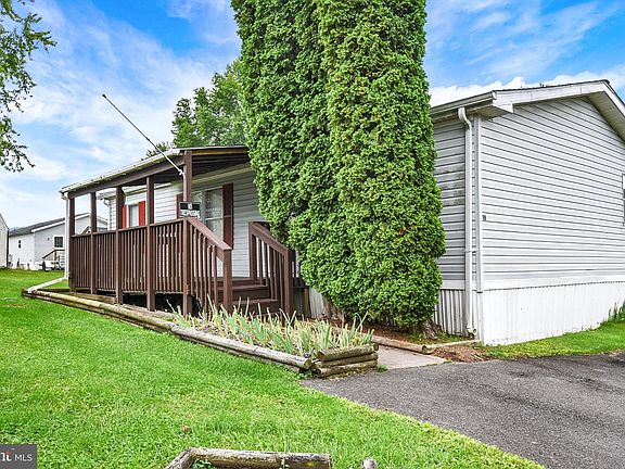 3rd image of 16 Siding Ln