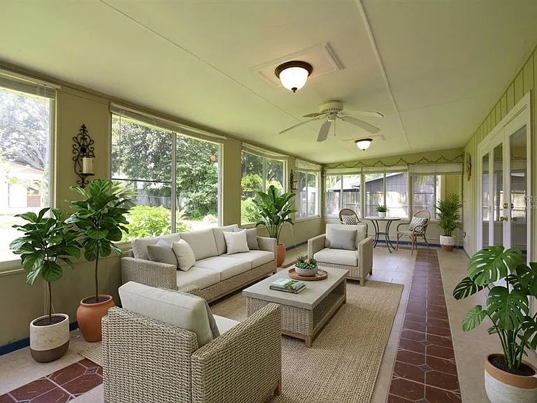1311 Glenview Ln — Photo 28